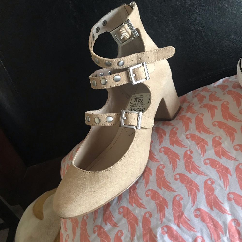 Shoes - Picture 3 of 8